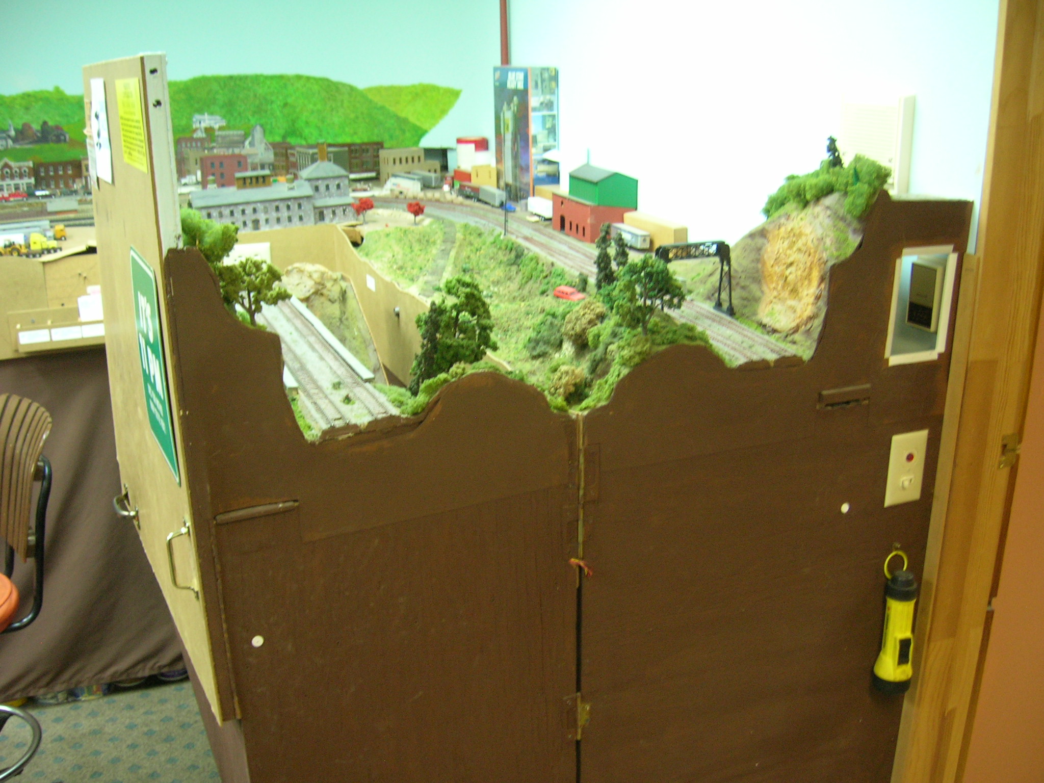 Hinge side detail